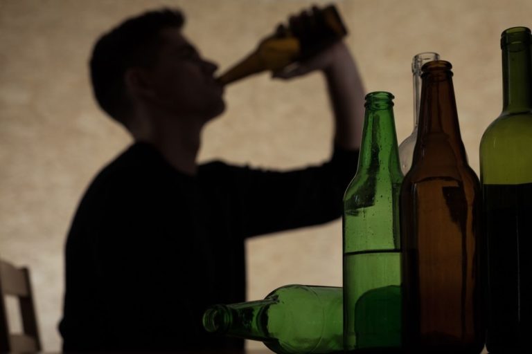 Addiction à l’alcool comment arrêter de boire Addiction à l’alcool comment arrêter de boire