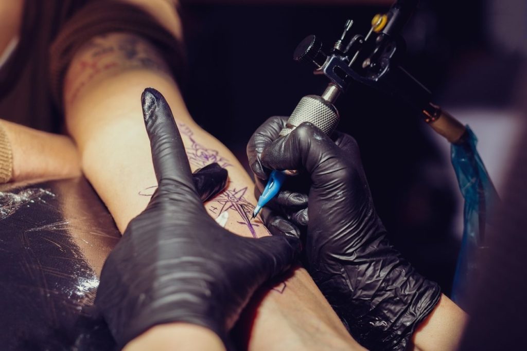 Comment gérer son stress avant et après un tatouage ?