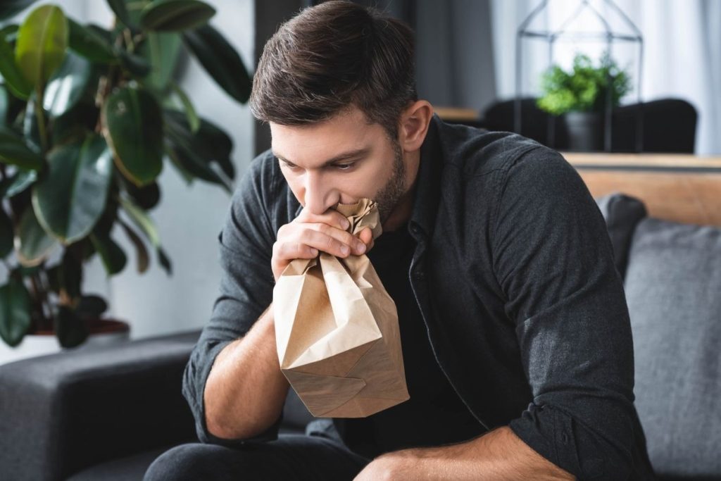 Faut-il respirer dans un sac en papier pour calmer son stress ?