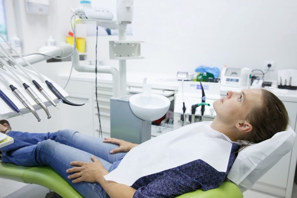 Solutions contre la peur du jugement du dentiste (carie et dents pourries) ?